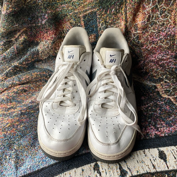 Nike Air Force 1s Low White and Iron Grey - Picture 2 of 4